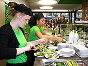 frisch angemacht sind die Salate im greeny's (©Foto: Marikka-Laila Maisel)